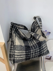 Fashionable black and white plaid faux lamb wool tote bag with large capacity for women