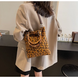 Borsa tote alla moda in tela leopardata con manico in bambù vintage e tracolla in pelle