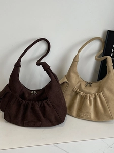 Chic hobo tote bags in brown and beige suede with pleated pockets and wide straps