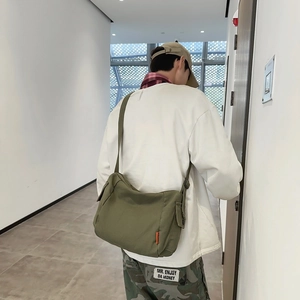 Sac bandoulière en toile vert armée à grande capacité pour hommes et femmes au style urbain