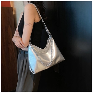 Chic silver metallic pleated handbag featuring a chunky metal chain and leather strap