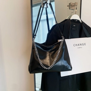 Women Urban Simple PU Leather Shoulder Tote Bag With Metal Chain Large Capacity Pleated Fashion Commute Daily Handbag