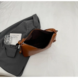 Detailed close-up showing the brown PU leather texture and silver zipper of this tote bag