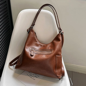 Borsa a tracolla marrone vintage in similpelle con tracolla larga e tasche laterali