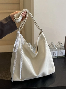 Chic cream white bucket bag with lace ribbon and wide strap for daily commute use