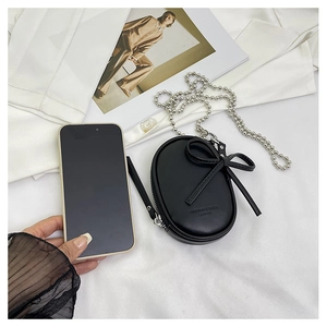 Mini bolso bandolera de cuero PU negro con lazo y cadena de cuentas plateadas