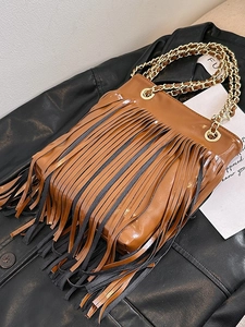 Grand sac bandoulière chic avec franges bicolores marron et noir et chaîne dorée