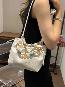 Sac seau élégant de style chinois avec motif floral et poignée en perles colorées