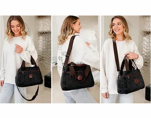 Display a tre vie di borsa in tela nera con stili a mano, a spalla e a tracolla