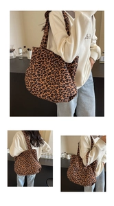 Detail view of the durable leopard print canvas fabric on a large capacity tote bag