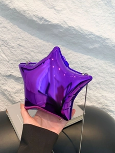 Mini sac à bandoulière violet en forme d'étoile avec chaîne argentée et finition miroir