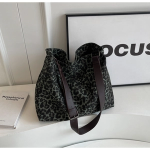 Detail of leopard print canvas tote bag with adjustable brown leather straps for commuting