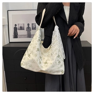 Sac fourre-tout en toile à fleurs avec ruban en dentelle porté à l'épaule pour le style