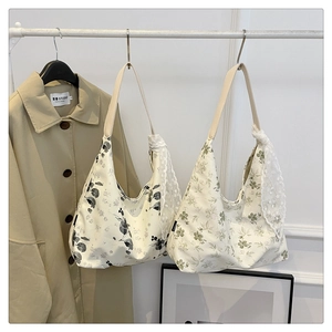 Détails de sacs fourre-tout à fleurs avec bordure en dentelle blanche et anses en cuir