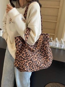 Large leopard print tote bag for women made of durable canvas with wide shoulder straps