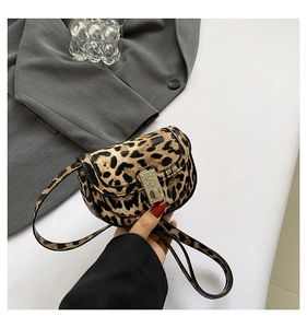 Detail of leopard print mini crossbody bag with golden metal twist-lock and fine strap