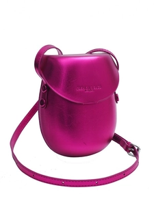 Metallic magenta faux leather saddle bag with adjustable strap and pearlized finish