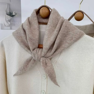 Écharpe triangle en maille beige pour femme, châle d'hiver doux et chaud avec motif texturé