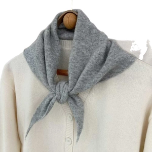 Écharpe triangle tricotée grise pour femme, châle d'hiver épais et chaud avec texture douce