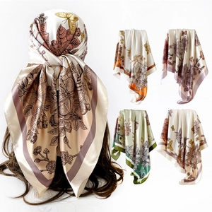 Foulard Quadrato in Raso da Donna con Stampa Vintage di Farfalle e Fiori Elegante Effetto Seta Scialle e Copricapo