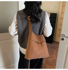 Detailed view of brown large capacity leather hobo bag with adjustable shoulder strap