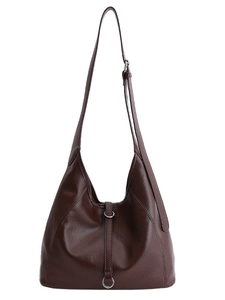 Grand sac à main fourre-tout en cuir marron foncé souple avec anneau en métal argenté