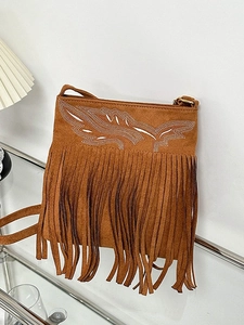 Bolso bandolera de ante marrón con flecos largos y bordados de estilo vintage