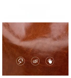 Détail de la texture en cuir marron montrant le toucher délicat et la résistance du sac
