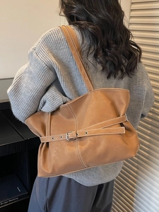 Sac fourre-tout marron vintage avec sangles décoratives à boucle métallique