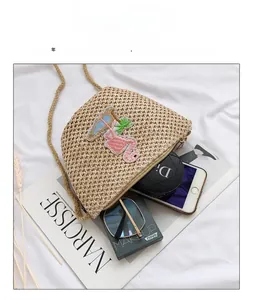 Innenansicht der Kinder Strohtasche mit Flamingo Stickerei und Seilschultergurt