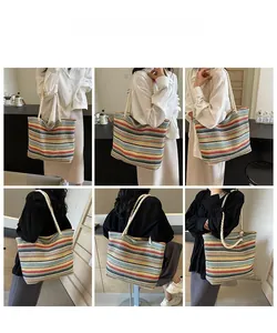 Vues multiples d'un sac cabas tissé à rayures colorées avec anses en corde de coton pour vacances