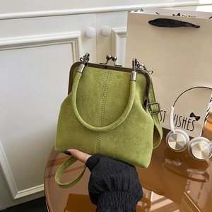 Retro grasgrüne Muschel-Handtasche mit Metallverschluss und Schultergurt