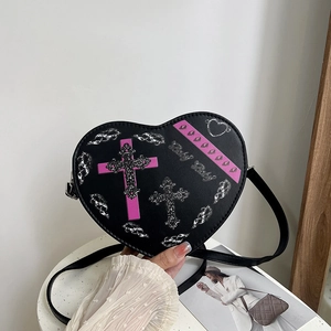 Sac à Bandoulière en Forme de Cœur Gothique Y2K pour Femmes Cuir PU Imprimé Croix et Flamme Sac à Épaule Mode