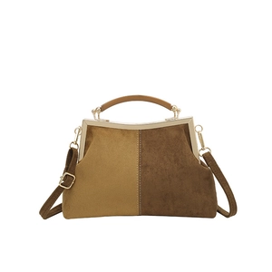 Sac à main vintage bicolore en daim avec bandoulière réglable et fermoir en métal
