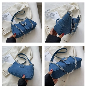 Dettagli della borsa a tracolla in denim con fibbie d'argento e cuciture bianche