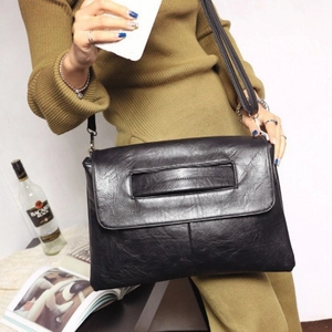 Sac bandoulière rétro en cuir noir avec poignée supérieure et sangle réglable femme