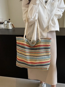 Sac fourre-tout rayé coloré en paille avec anses en corde de coton pour les vacances