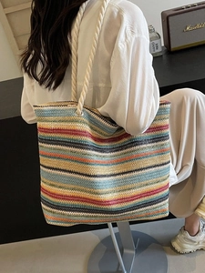 Sac fourre-tout tissé à rayures colorées avec poignées en coton pour les vacances