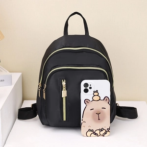 Sac à dos classique en nylon noir pour femme avec fermetures éclair dorées
