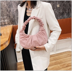 Roze geplooide hobo tas over de schouder met gerimpelde details en zachte stof