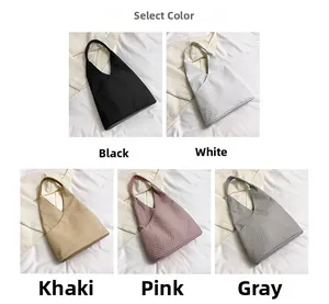 Gesteppte Tragetaschen in fünf Farben erhältlich: Schwarz, Weiß, Khaki, Rosa und Grau