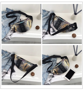 Détail du sac ceinture à motif crocodile nacré et fermeture éclair arc-en-ciel