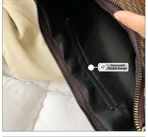 Dettaglio della tasca interna con cerniera e fodera nera della borsa a mezzaluna vintage