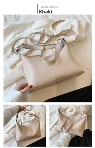 Detailansicht der khakifarbenen Beuteltasche mit Lychee-Maserung und Trageriemen