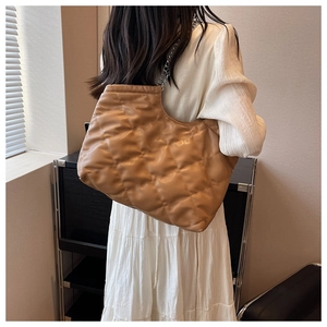 Quilted tote bag in brown featuring plush diamond lattice and elegant silver chain straps
