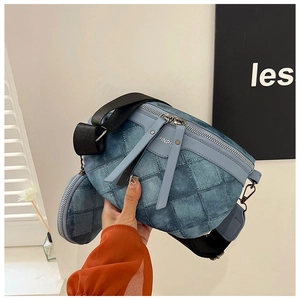 Blauwe crossbodytas met denimtextuur inclusief afneembare ronde portemonnee en zilveren ritsen