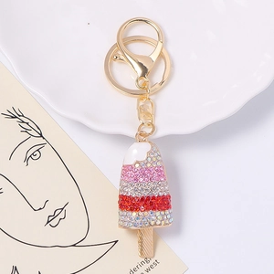 Porte-clés crème glacée en strass cristal étincelant avec quincaillerie en métal.