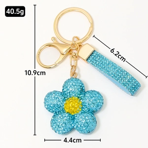 Porte-clés fleur étincelante avec strass, anneau doré et lanière rose, hauteur totale de 10,9cm