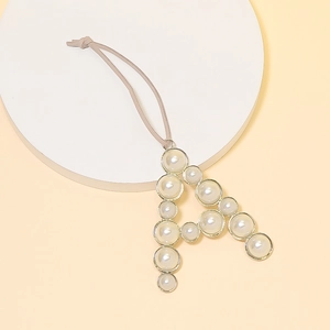 Letter A pearl keychain with gold-plated zinc alloy base for handbags and gift decoration