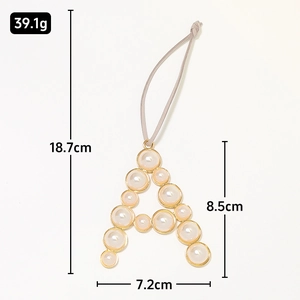 Gold letter A keychain with white pearls and elastic cord, dimensions 18.7x7.2cm